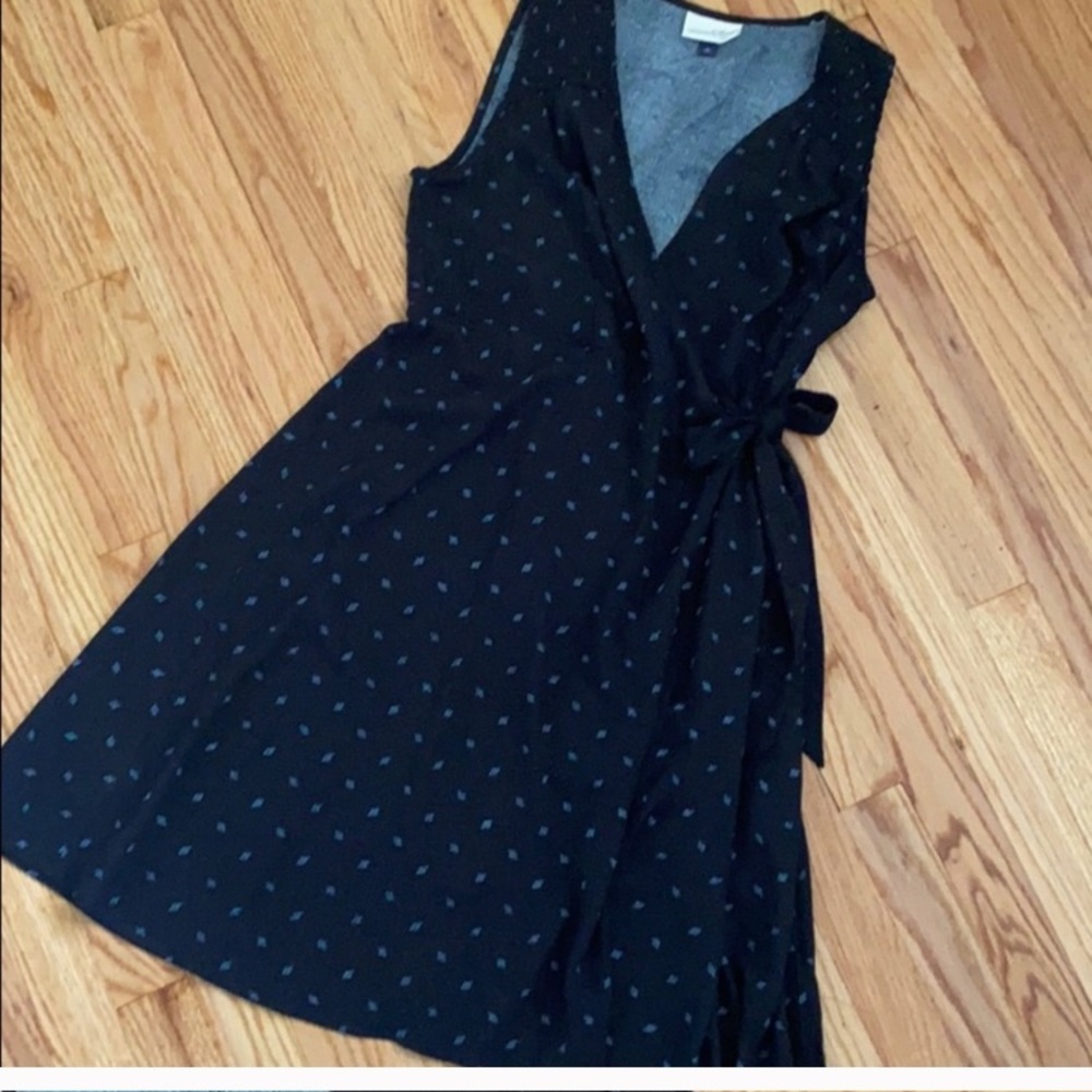 Universal Threads black true wrap dress w/diamond